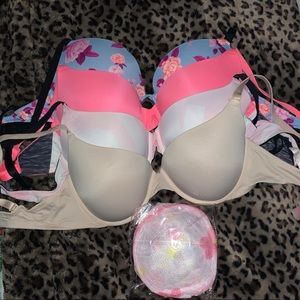 💖👙Victoria secret bras along with mesh bag 👙💖
